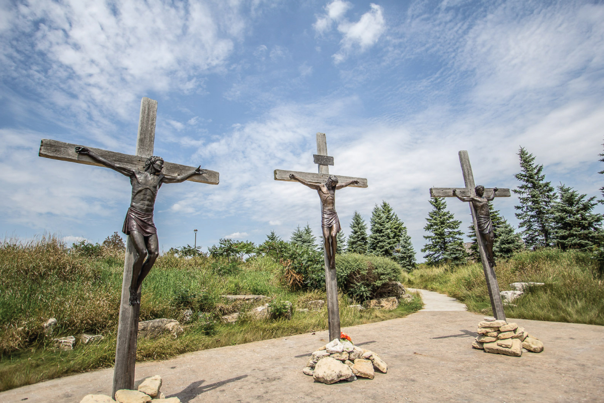 Jesús muere en la cruz